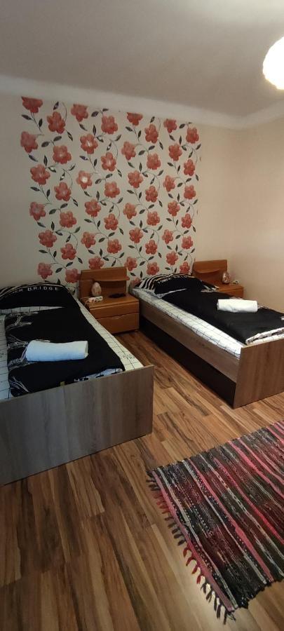 Orsi Apartman / Vendeghaz แก็ชแกเมต ภายนอก รูปภาพ