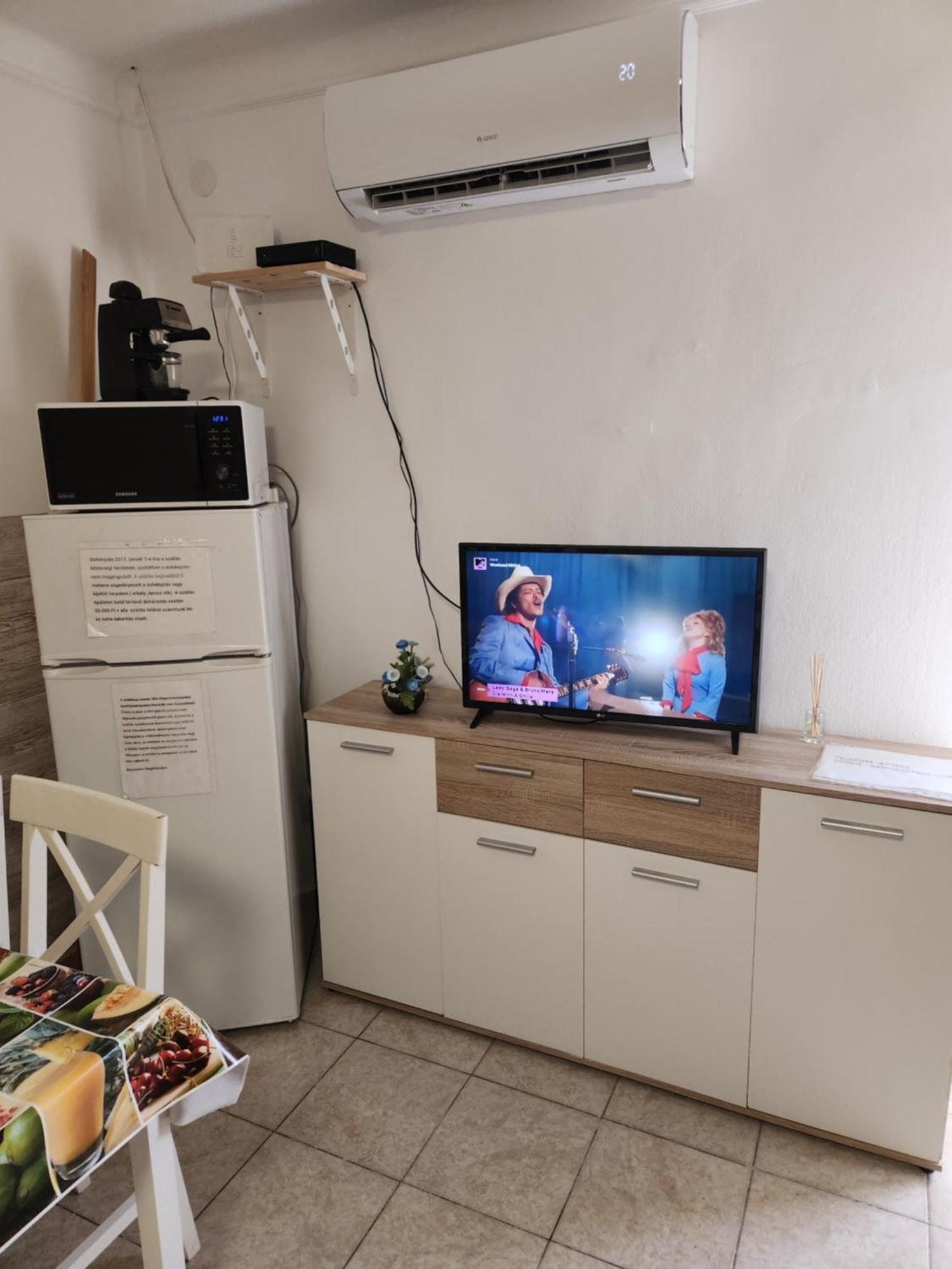 Orsi Apartman / Vendeghaz แก็ชแกเมต ภายนอก รูปภาพ