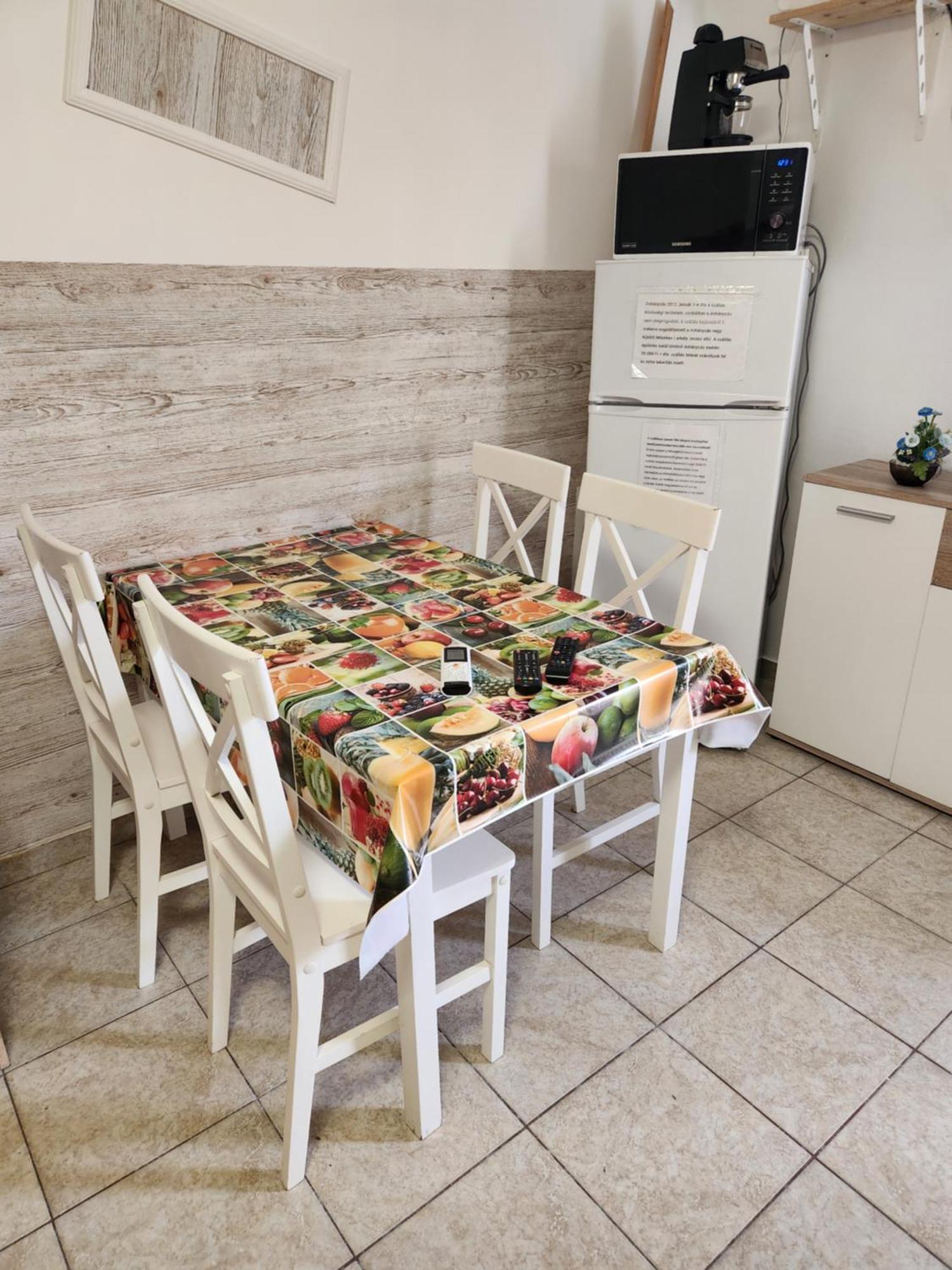 Orsi Apartman / Vendeghaz แก็ชแกเมต ภายนอก รูปภาพ
